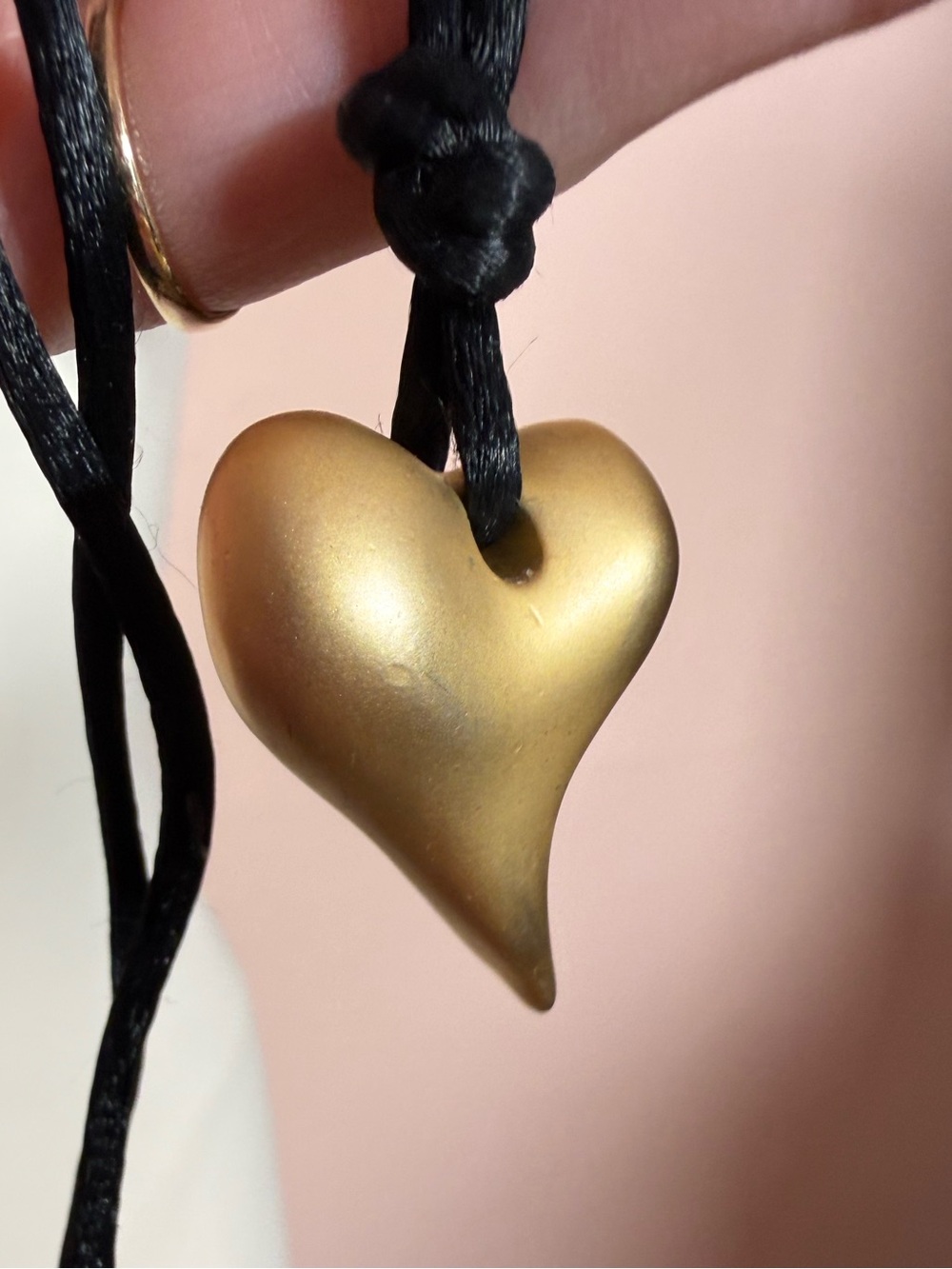 Vintage 1990 Y2K Brushed Gold Heart minimalist modernist Necklace adjustable
